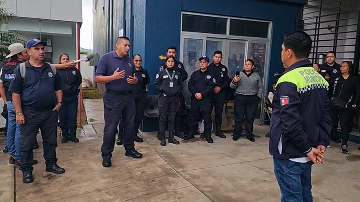 Policías de Tepic exigen aumento